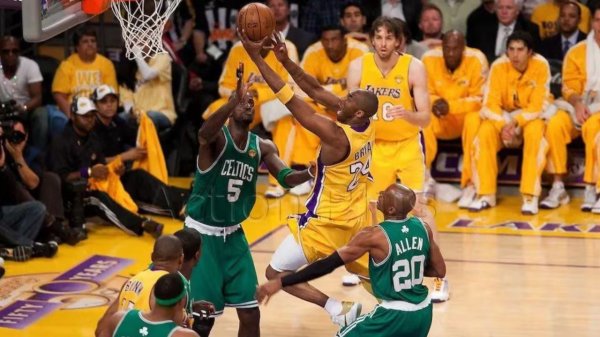 Kobe đã ghi được 38 điểm trong